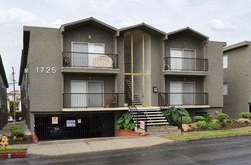 1 bed, 1 bath, $2,395, Unit 1725 - 203