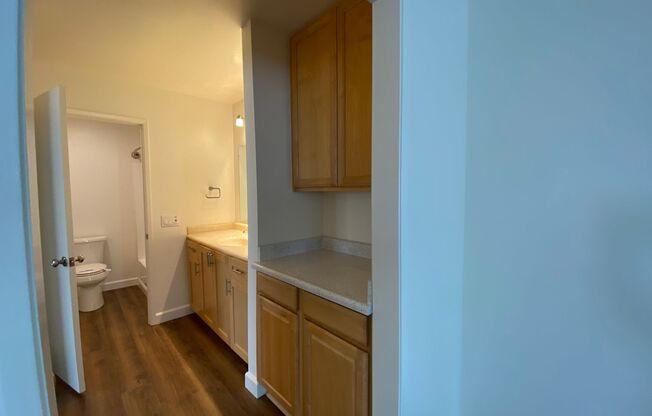 1 bed, 1 bath, 671 sqft, $2,425, Unit E-117