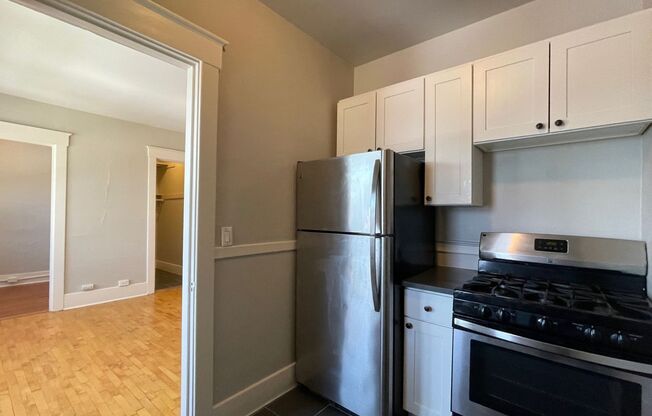 Studio, 1 bath, 404 sqft, $1,095, Unit 310