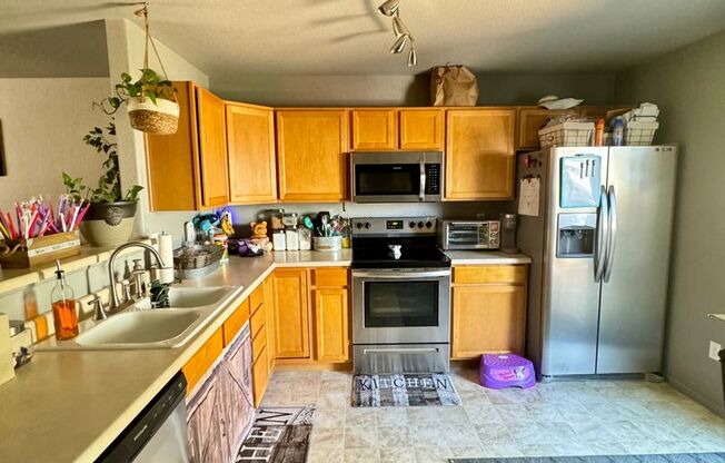 Cozy 3 Bedroom home close to Powers Blvd