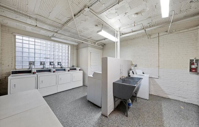 Studio, 1 bath, 315 sqft, $1,275, Unit 410