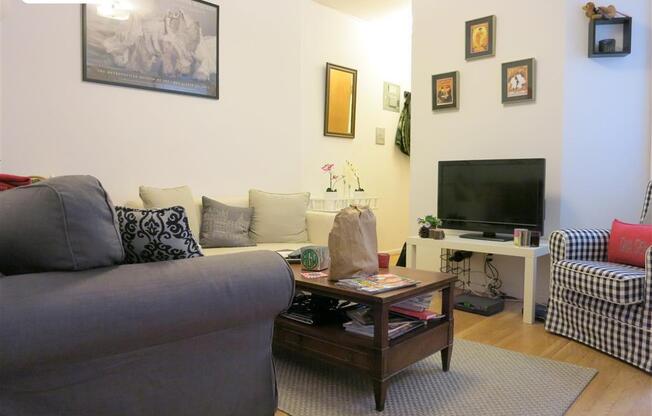 542 E 82 ST