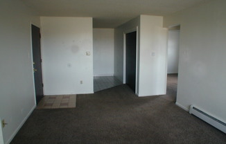 2 beds, 1 bath, 709 sqft, $875, Unit 4611 Apt B1