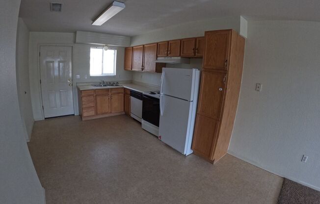 2 beds, 1 bath, 728 sqft, $975