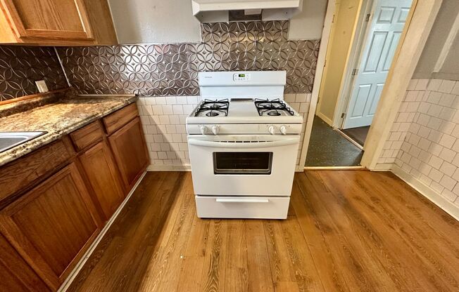 3 beds, 1 bath, $950