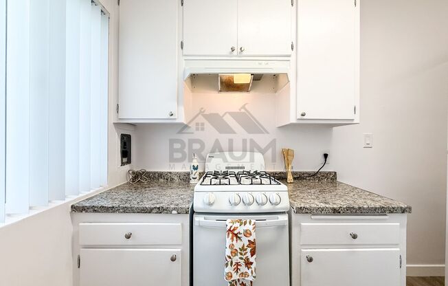 15546 VANOWEN STREET