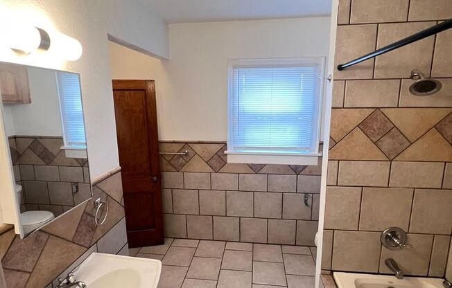 2 beds, 1 bath, 1,100 sqft, $995, Unit 2521