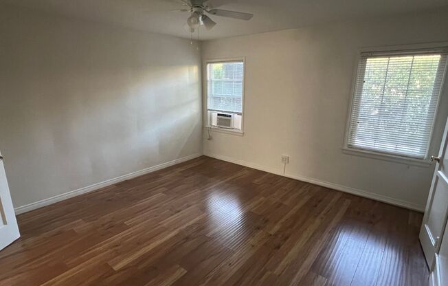 2 beds, 1 bath, 800 sqft, $2,400, Unit 2