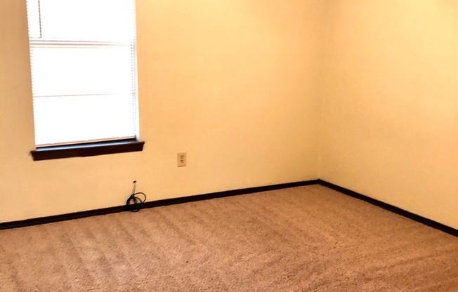 2 beds, 1 bath, $750