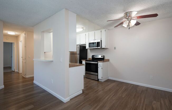 2 beds, 1 bath, 896 sqft, $2,395, Unit B-34