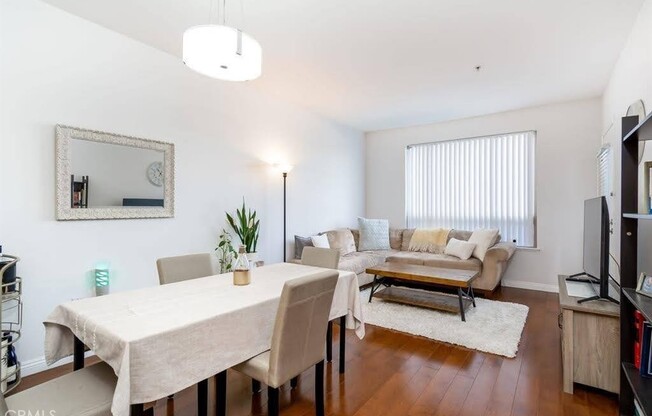 1 bed, 1 bath, 735 sqft, $2,400, Unit 120