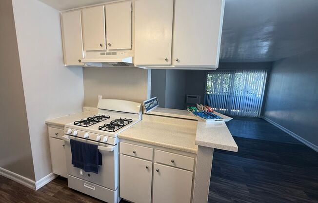 2 beds, 1 bath, 772 sqft, $2,325, Unit 37