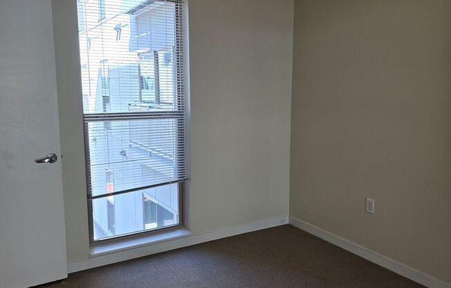 2 beds, 1 bath, 822 sqft, $1,880, Unit 414