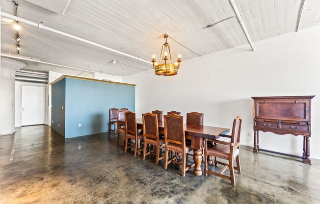 1 bed, 1 bath, 1,385 sqft, $4,200, Unit 413