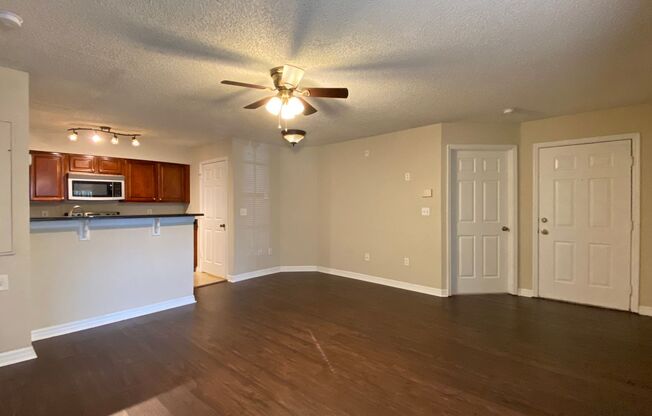 2 beds, 2 baths, $1,595