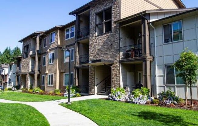 3 beds, 2 baths, $2,295, Unit 4858-208