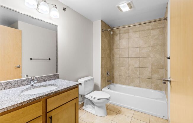 Studio, 1 bath, 680 sqft, $1,250, Unit 240