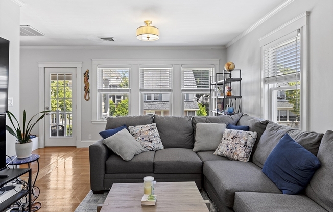 31 MYRTLEBANK AVE