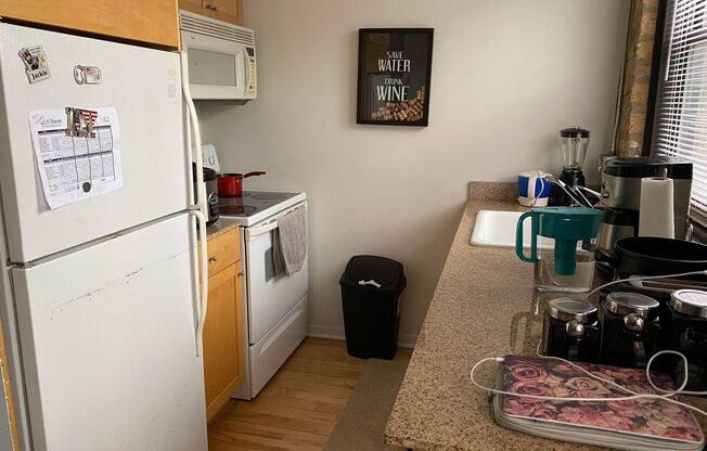 Studio, 1 bath, 400 sqft, $1,475, Unit 4630-2H