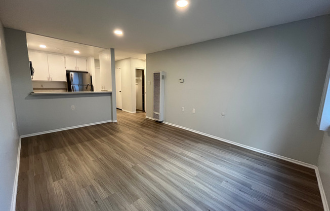 1 bed, 1 bath, 695 sqft, $1,698, Unit 112