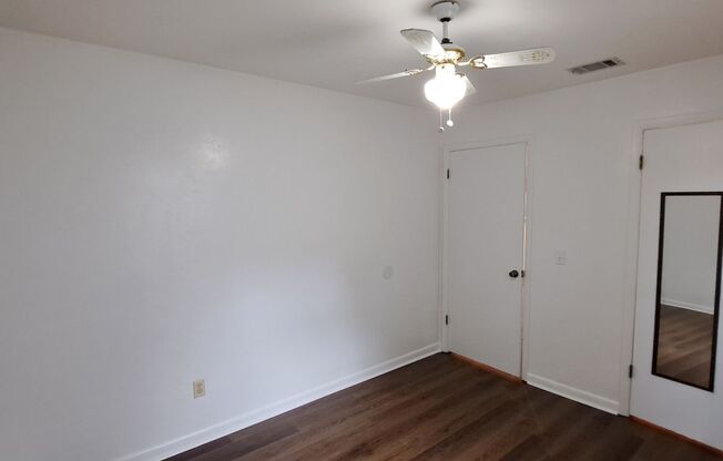 2 beds, 1 bath, $1,050