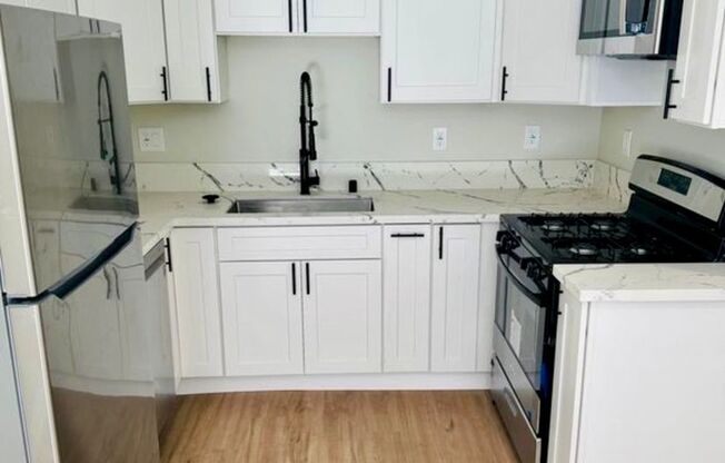 1923 Vanderbilt Lane