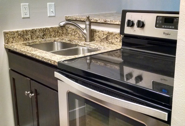 Studio, 1 bath, 300 sqft, $795, Unit 205