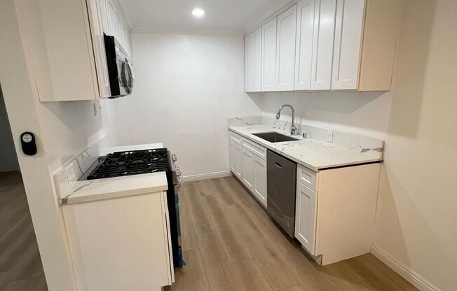 1 bed, 1 bath, 800 sqft, $2,295