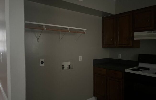 2 beds, 1 bath, $975, Unit Unit #1