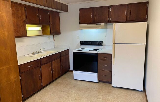 2 beds, 1 bath, 800 sqft, $695