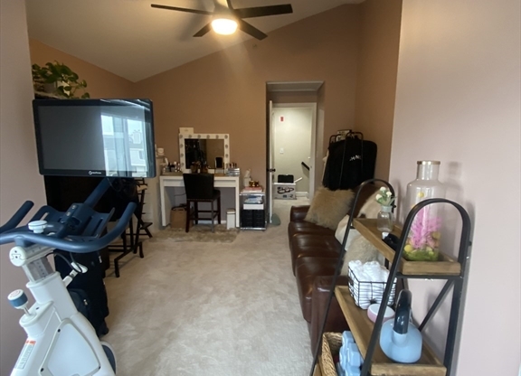 2 beds, 1.5 baths, 1,014 sqft, $3,000, Unit F304