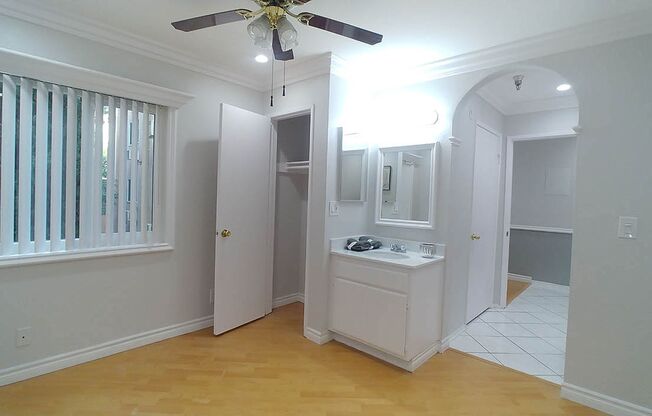 2 beds, 2 baths, 910 sqft, $2,595, Unit 410