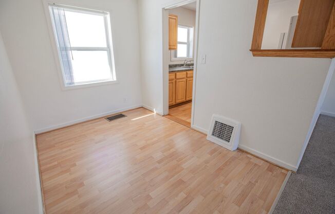 3 beds, 2 baths, 1,600 sqft, $1,995, Unit ew-21