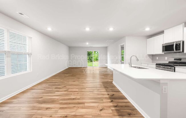 5 beds, 2.5 baths, 2,306 sqft, $2,245