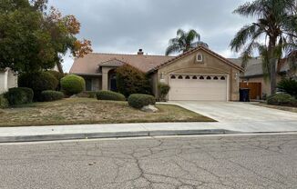 Just Listed! Beautiful Home located SE Visalia!