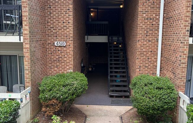 REMODELED NW RALEIGH 3 BEDROOM CONDO IN MARTINIQUE--SWIMMING POOL- UPDATED PRIMARY BATHROOM