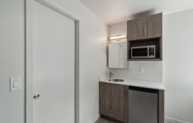 Studio, 1 bath, 144 sqft, $1,049, Unit Unit B3