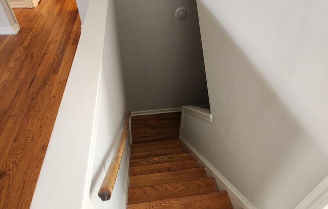 2 beds, 1 bath, 897 sqft, $2,335, Unit B-08