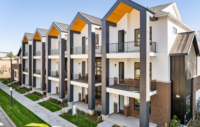 A Line Townhomes Central Park
