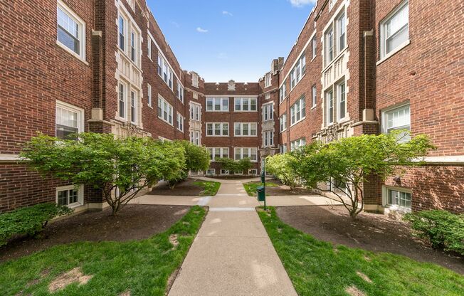 2 beds, 2 baths, 709 sqft, $2,550, Unit 1067-2