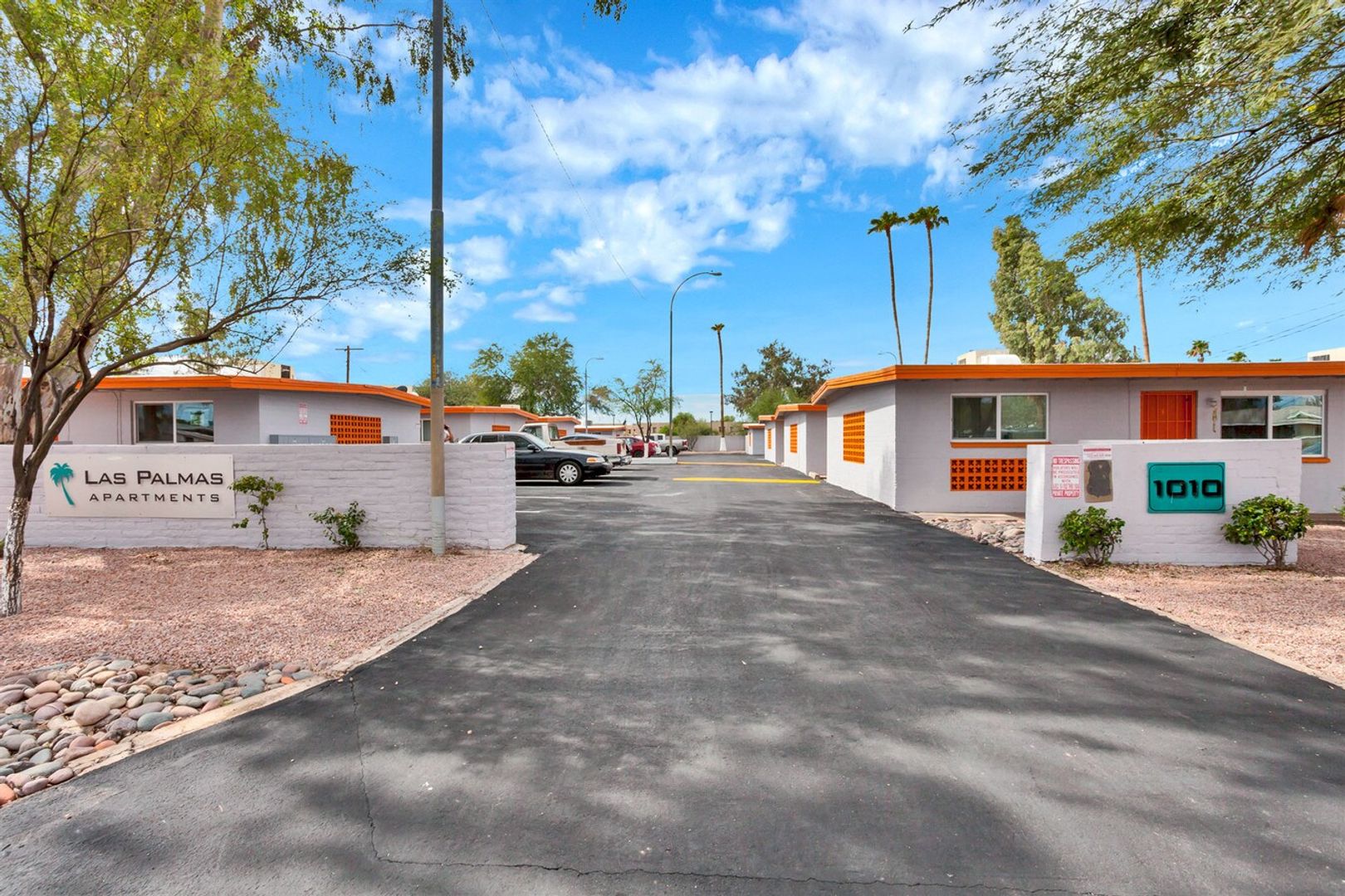 1010 1012 S SMITH RD