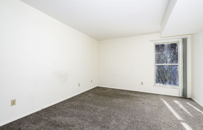 2 beds, 1 bath, 900 sqft, $1,095, Unit 11023B
