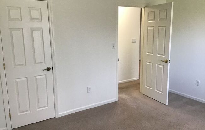 2 beds, 1 bath, 1,008 sqft, $1,600