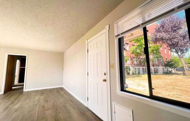 1 bed, 1 bath, 695 sqft, $1,695, Unit Mayfair - 40