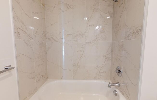 Studio, 1 bath, 390 sqft, $2,195, Unit 345 6th St, Unit 702