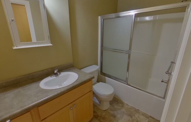 2 beds, 1 bath, $1,600, Unit 9