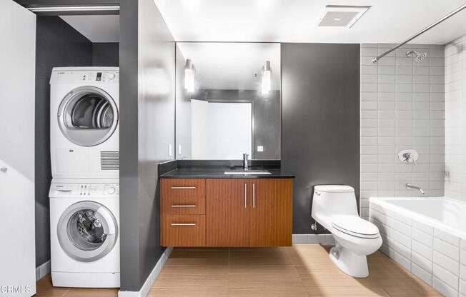 1 bed, 1 bath, 950 sqft, $3,600, Unit 325