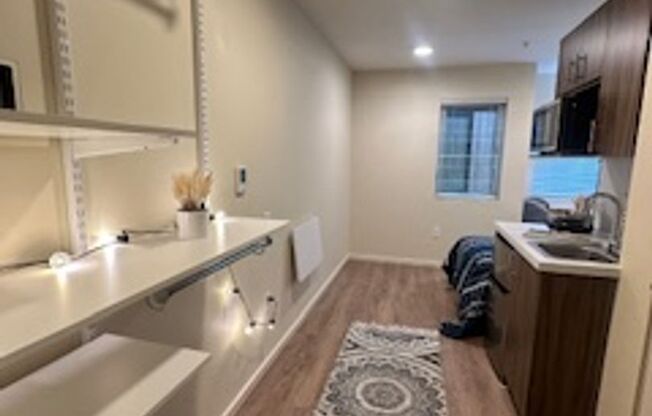 Studio, 1 bath, 175 sqft, $1,035, Unit 423