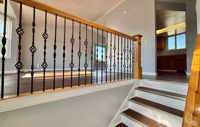 Spacious Split Level in Kearns!