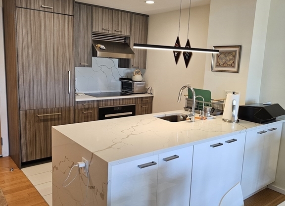 1 bed, 1 bath, 747 sqft, $3,450, Unit 707T